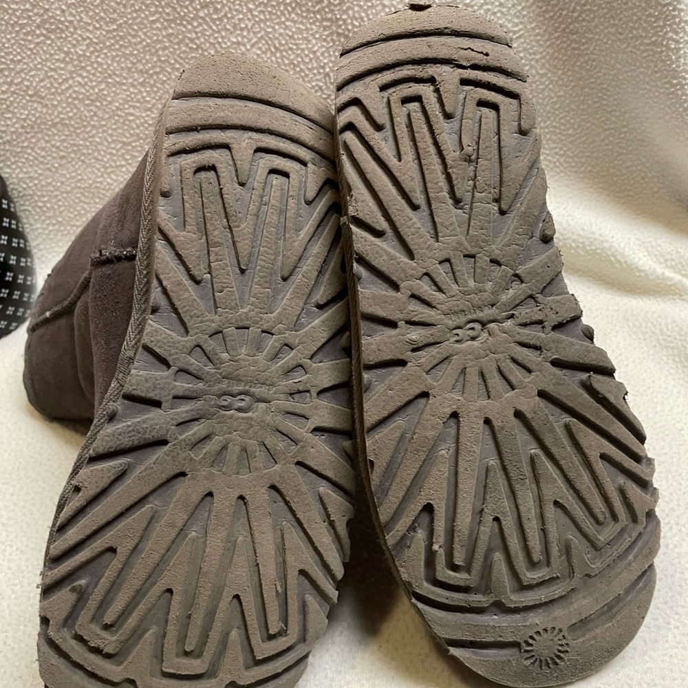 Women's UGGs - Picture 10 of 10